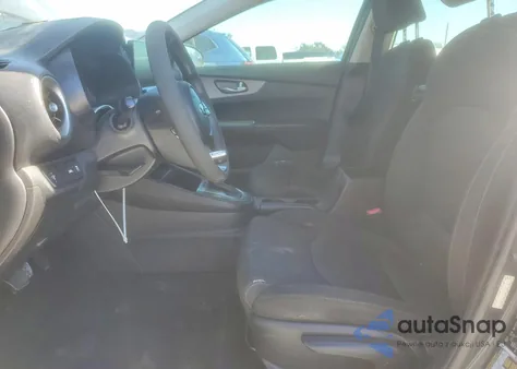 2021 Kia Forte Fe z USA, uszkodzony, nr VIN 3KPF24ADXME317827